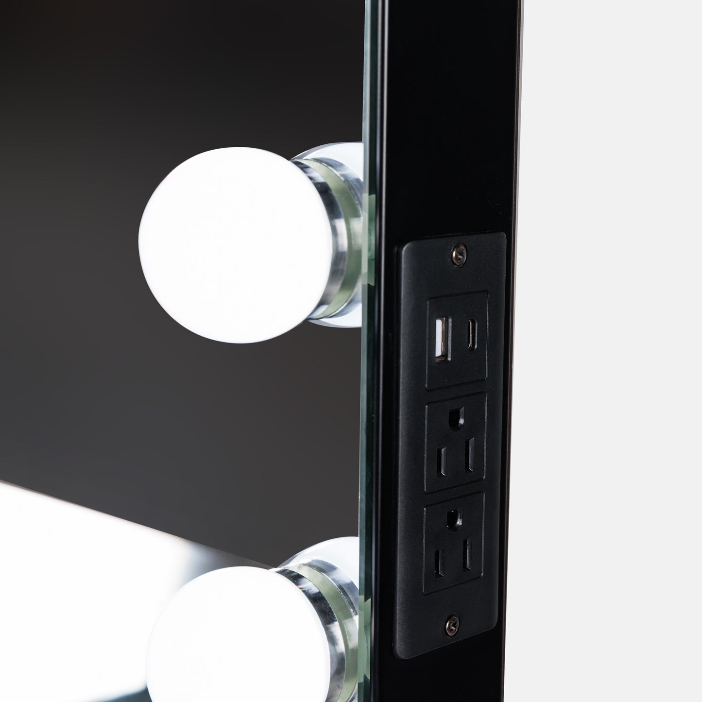 Pro-Station® XL + 20 LED Bulbs Mirror W/ Bluetooth and Charge port