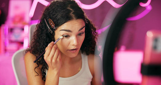 Best Lighting for Makeup: Natural vs LED