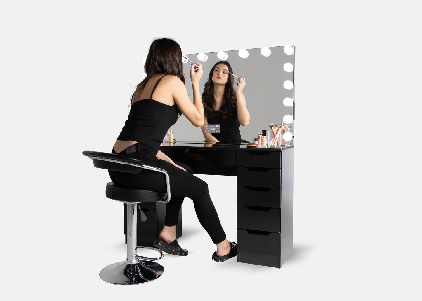 Pro-Station® + 18 LED Bulbs Mirror